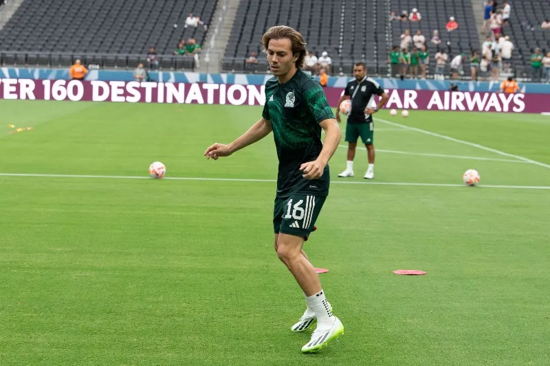 Sebastián Córdova entrenando con la Selección Mexicana