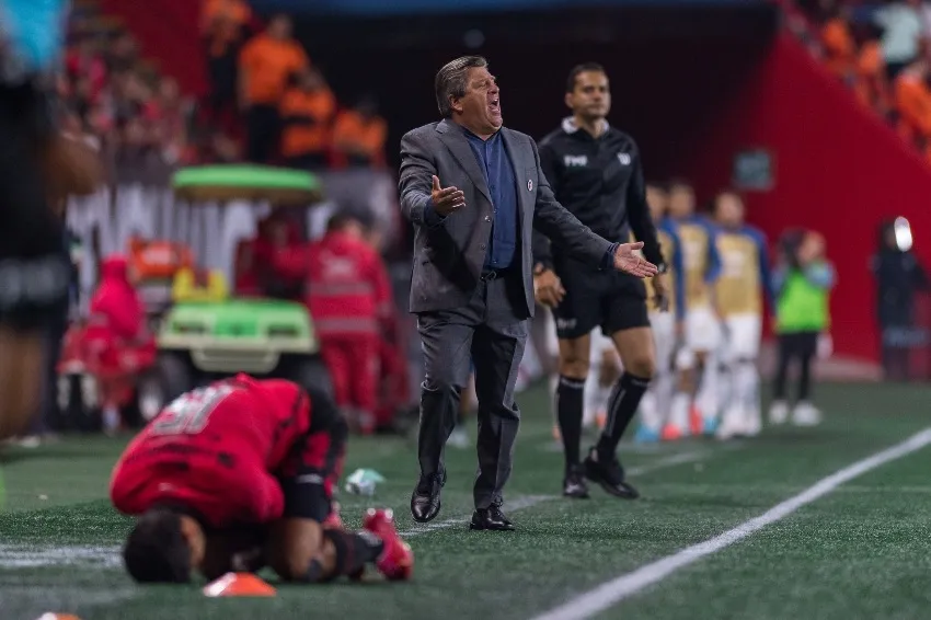 Piojo Herrera en el juego vs Pumas