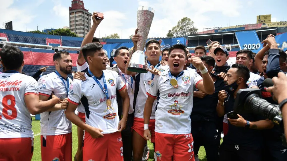 Irapuato celebrando el campeonato de Liga Premier