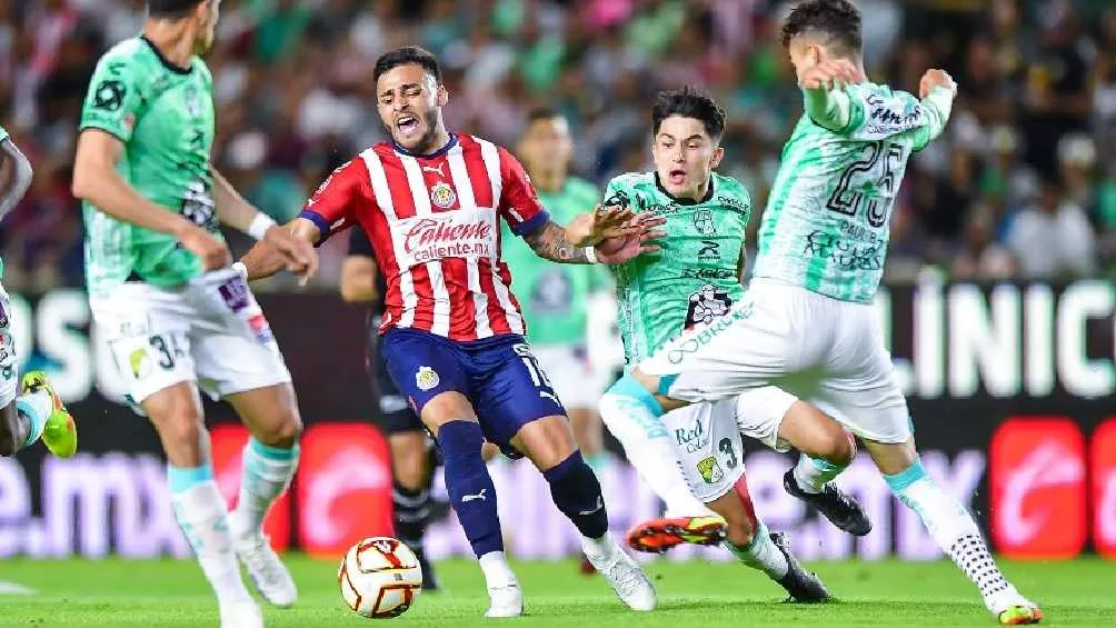 Alexis Vega será baja para Chivas