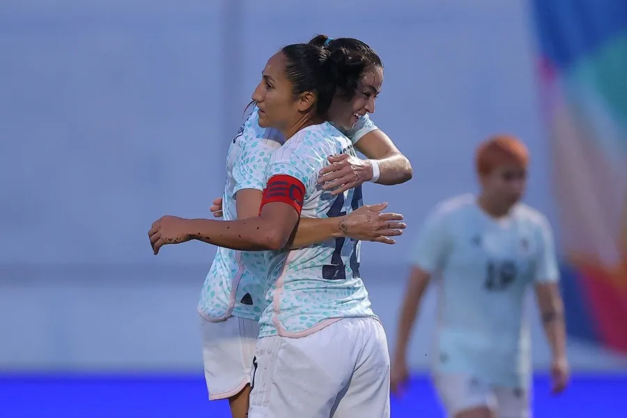 Cristina Burkenroad y Stephanie Mayor anotaron gol