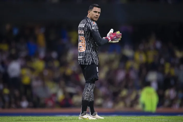 Luis Malagón en un partido de América