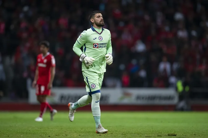 Andrés Gudiño en un partido de Cruz Azul