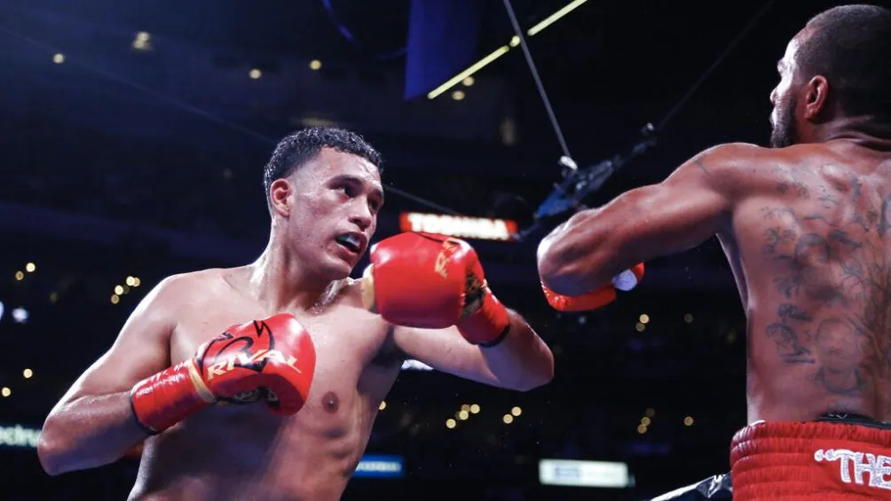 David Benavidez durante un combate