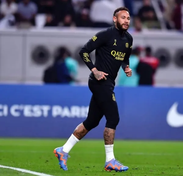 Neymar en un entrenamiento con PSG