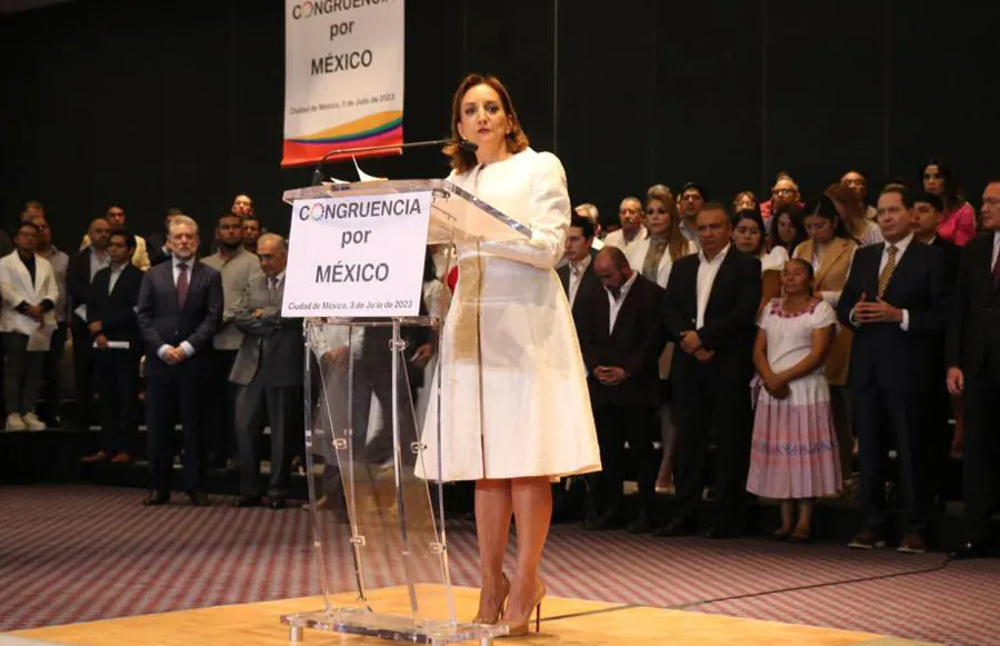 TWITTER @ruizmassieu Claudia Ruiz Massieu en ponencia