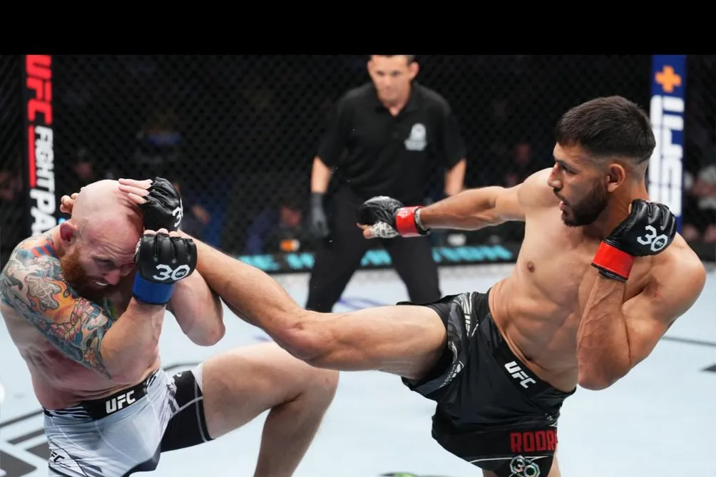 Yaír Rodríguez durante un combate