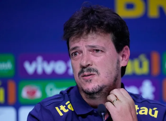 Fernando Diniz en conferencia de prensa