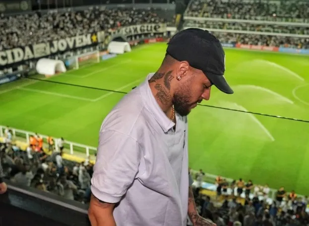 Instagram @neymarjr Neymar en las gradas de un estadio