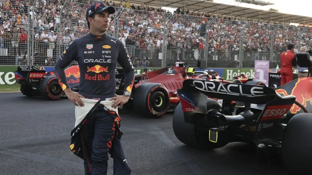 AP Checo en la parrilla previa a una carrera