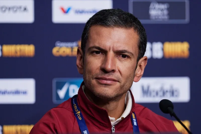 Lozano en conferencia de prensa