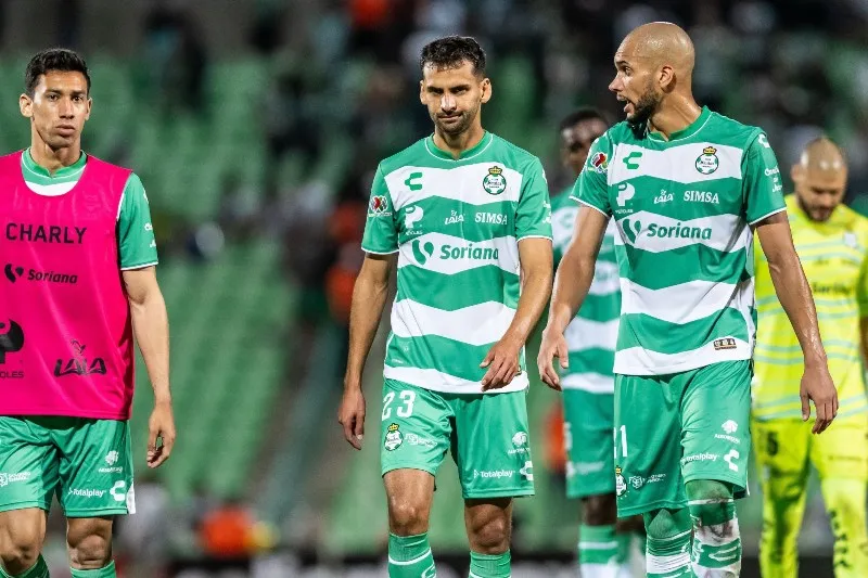 Dória con la playera del Santos Laguna