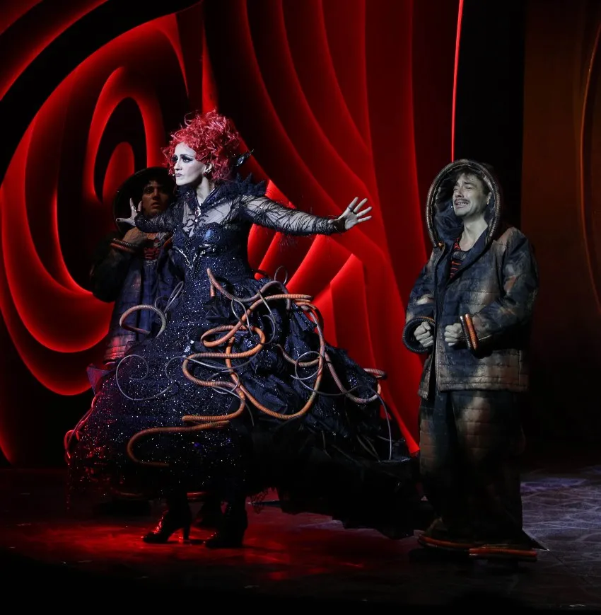 El musical tiene orquesta en vivo y hay más de 100 cambios de vestuario.