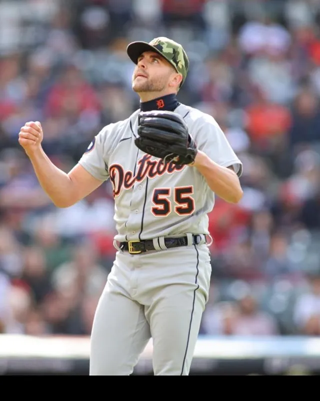 Alex Lange festejando el triunfo con Detroit