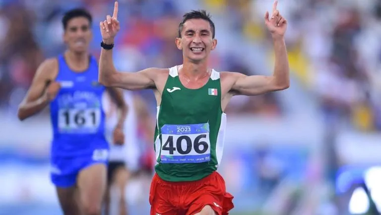 Víctor Zambrano se llevó la prueba de 10 mil metros