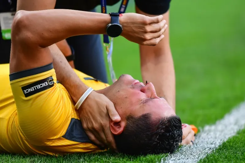 Christian Espinosa tras recibir el balonazo