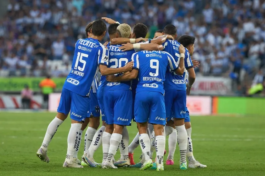 Rayados en celebración de gol