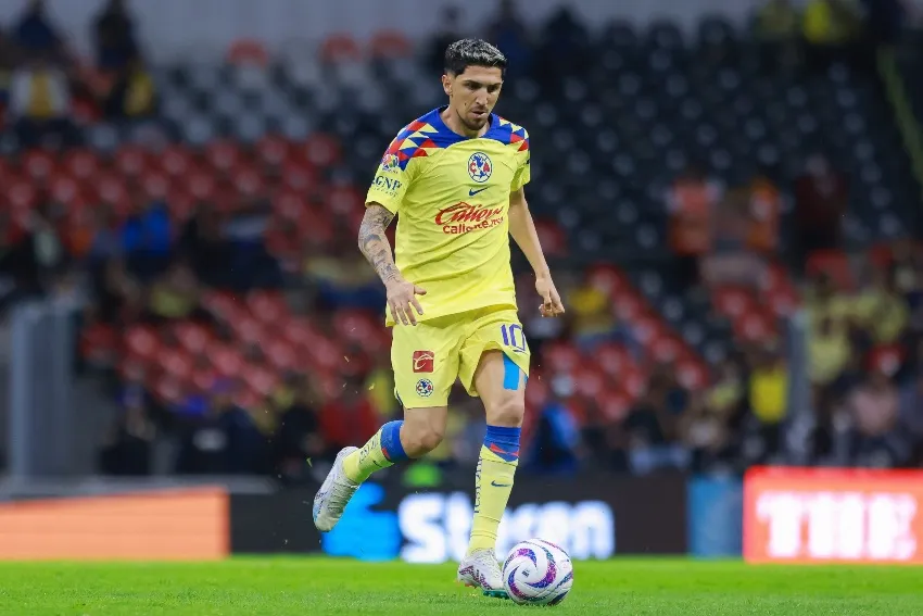 Diego Valdés en un partido de América