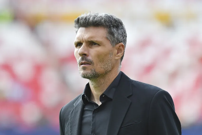 Tano Ortiz en un partido de Rayados