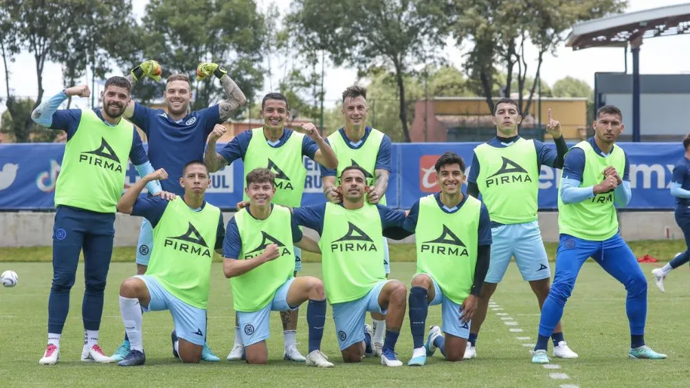 TWITTER: @CruzAzul Jugadores de Cruz Azul en entrenamiento