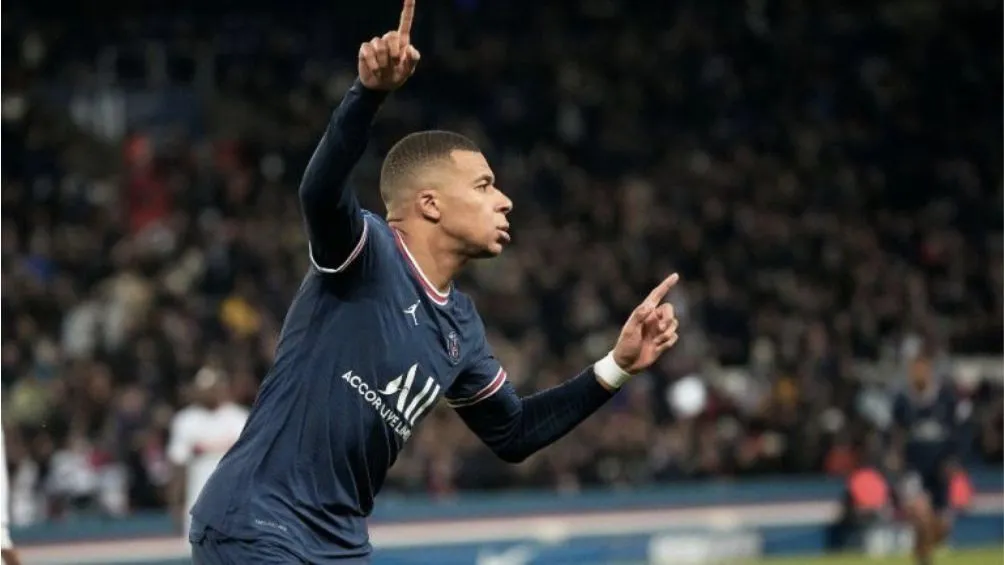 AP Kylian celebrando un gol con el PSG