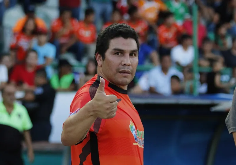 Salvador Cabañas durante un partido amistoso