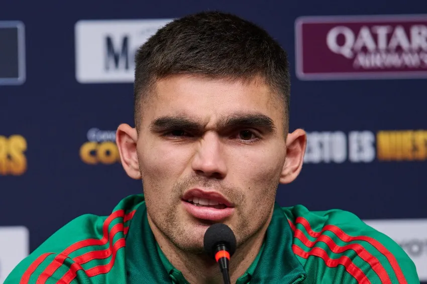 Johan Vásquez en conferencia de prensa del Tri