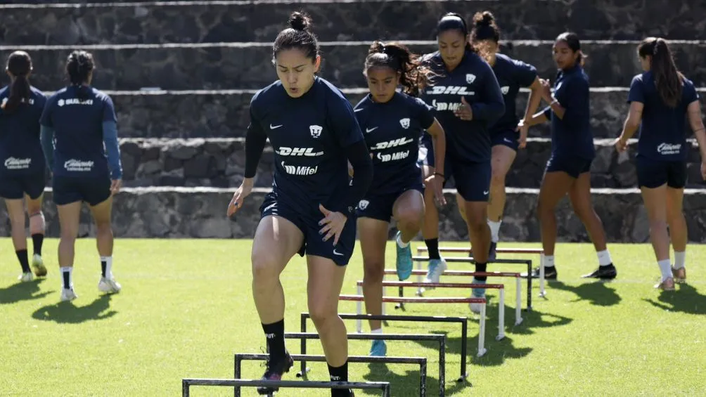 TWITTER: @PumasMXFemenil Mosiváis en un entrenamiento con Pumas Femenil