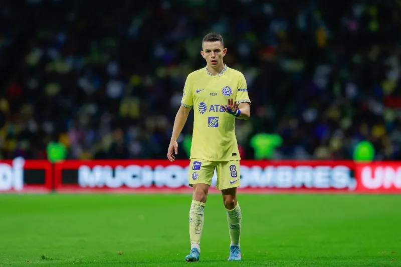 MEXSPORT Fidalgo jugando con las Águilas del América