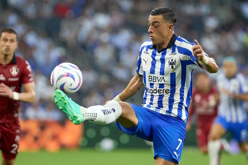 Funes Mori enfrentando al Atlas