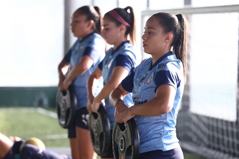 TWITTER @ChivasFemenil Entrenamiento de las Chivas Femenil