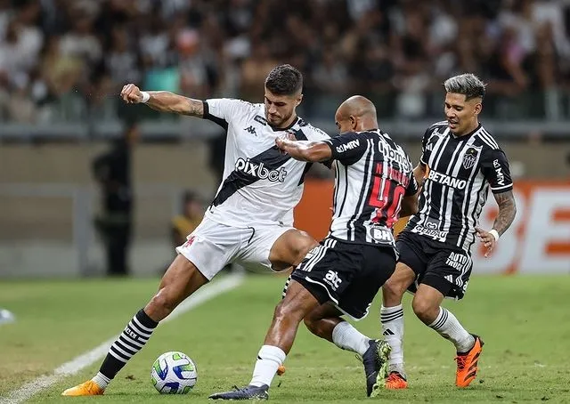 Pedro Raúl con la playera del Vasco de Gama