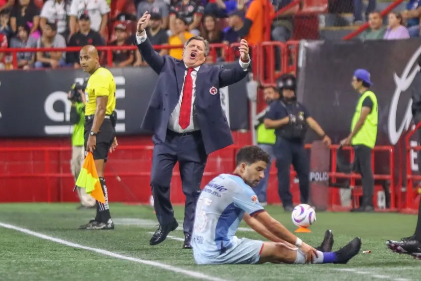 MEXSPORT Piojo Herrera en un juego de Xolos