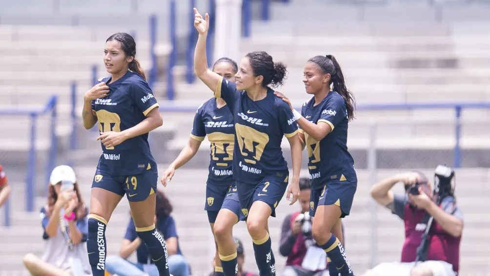 Pumas durante el encuentro ante América Femenil