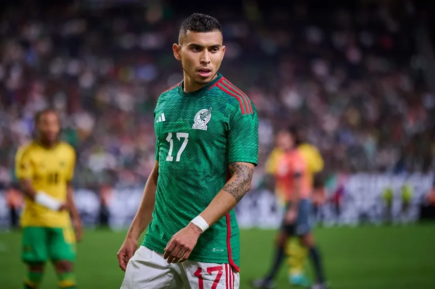 Pineda, titular en la Final de la Copa Oro