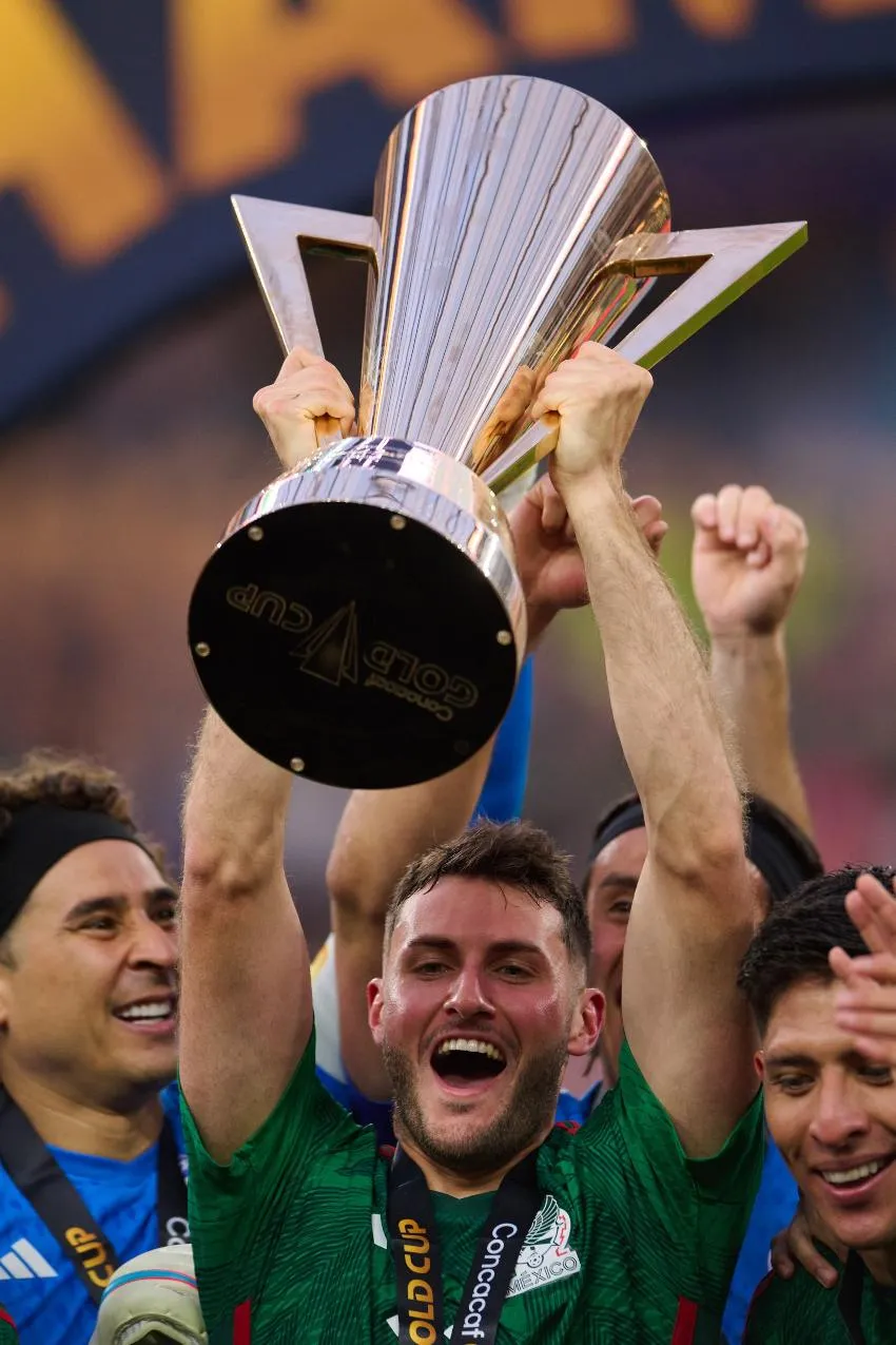 Santi Giménez tras ganar la Copa Oro con el Tri