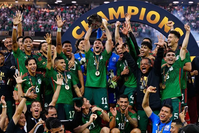 Santi Giménez tras ganar la Copa Oro con el Tri