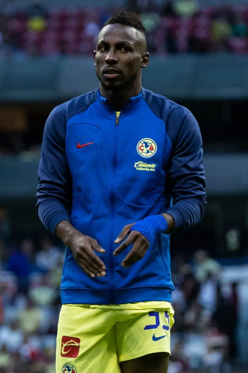 Julián Quiñones en su debut con América