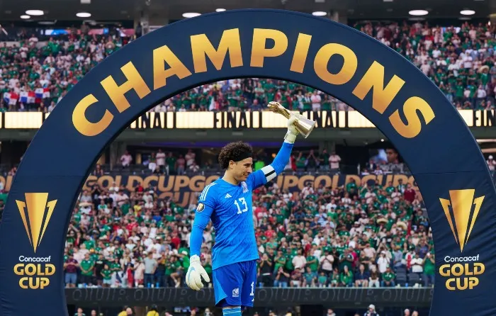 Memo Ochoa fue elegido mejor arquero