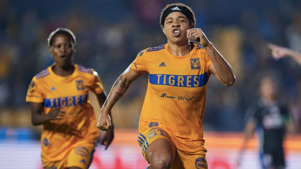 La delantera norteamericana celebrando gol con las Amazonas