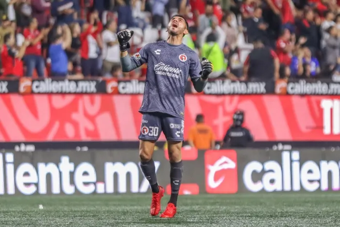 MEXSPORT Jesús Corona festeja un gol de Tijuana