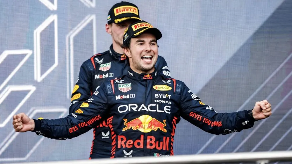 Sergio Pérez celebra una victoria con Red Bull