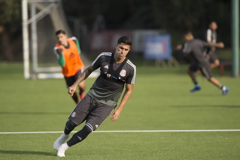 Salcedo entrenando con la Selección Mexicana