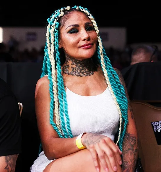 Barby Juárez posa para una fotografía