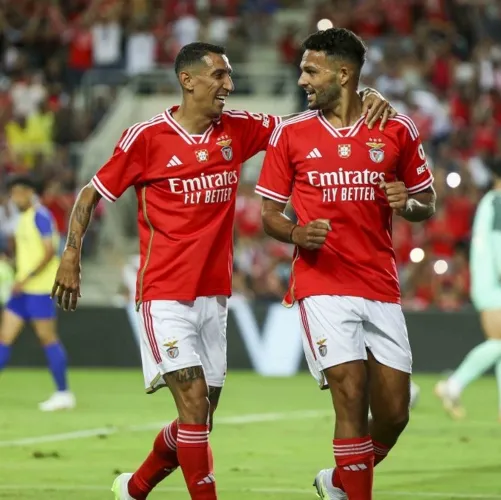 Twitter @SLBenfica Di María y Goncalo Ramos festejan uno de los goles del partido