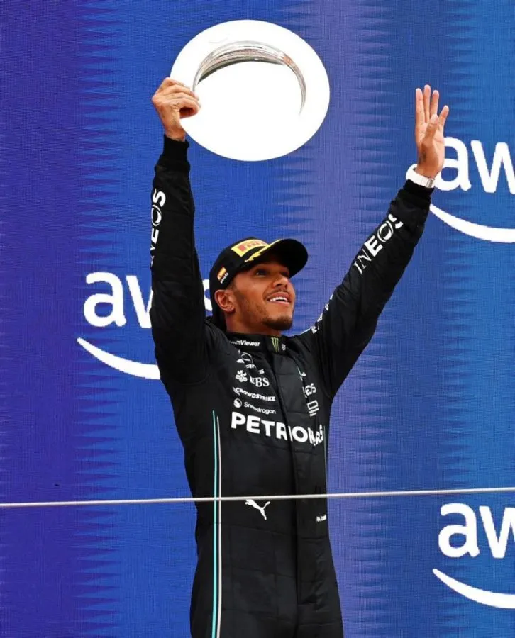 Lewis Hamilton está molesto con Shakira