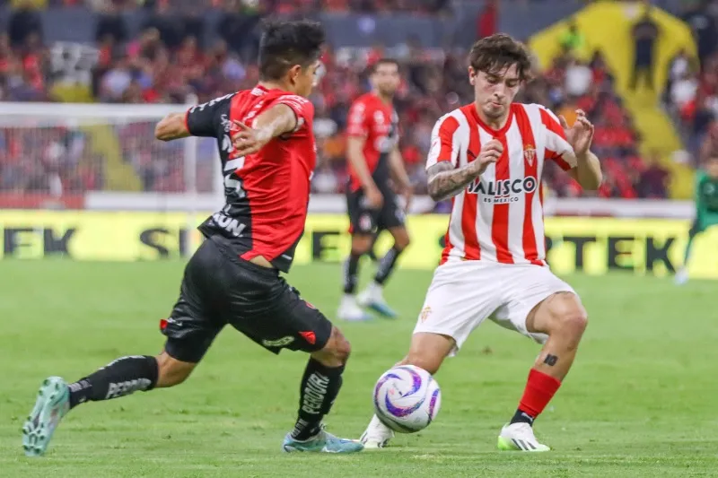 Atlas enfrentando al Sporting de Gijón
