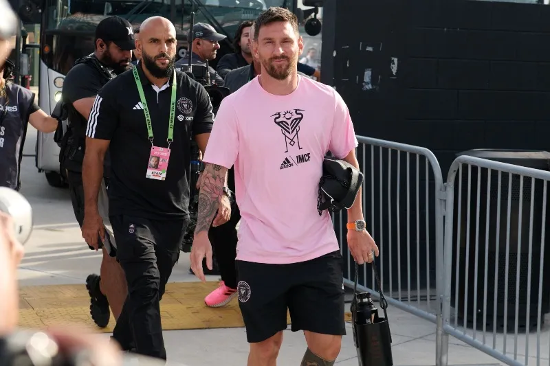Messi llegando al juego contra Cruz Azul