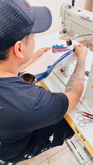 Latin Star haciendo unas botas