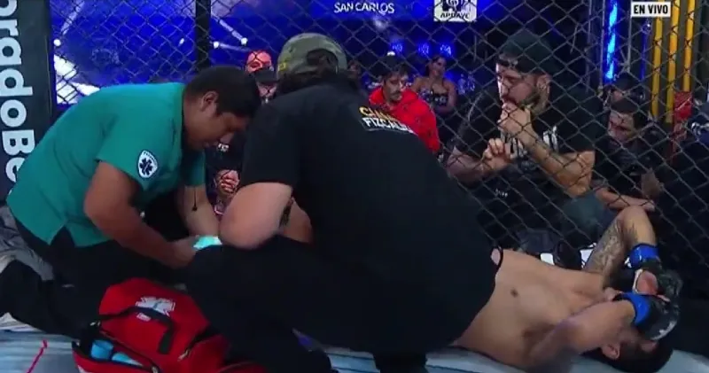 Grijalva siendo atendido por los médicos